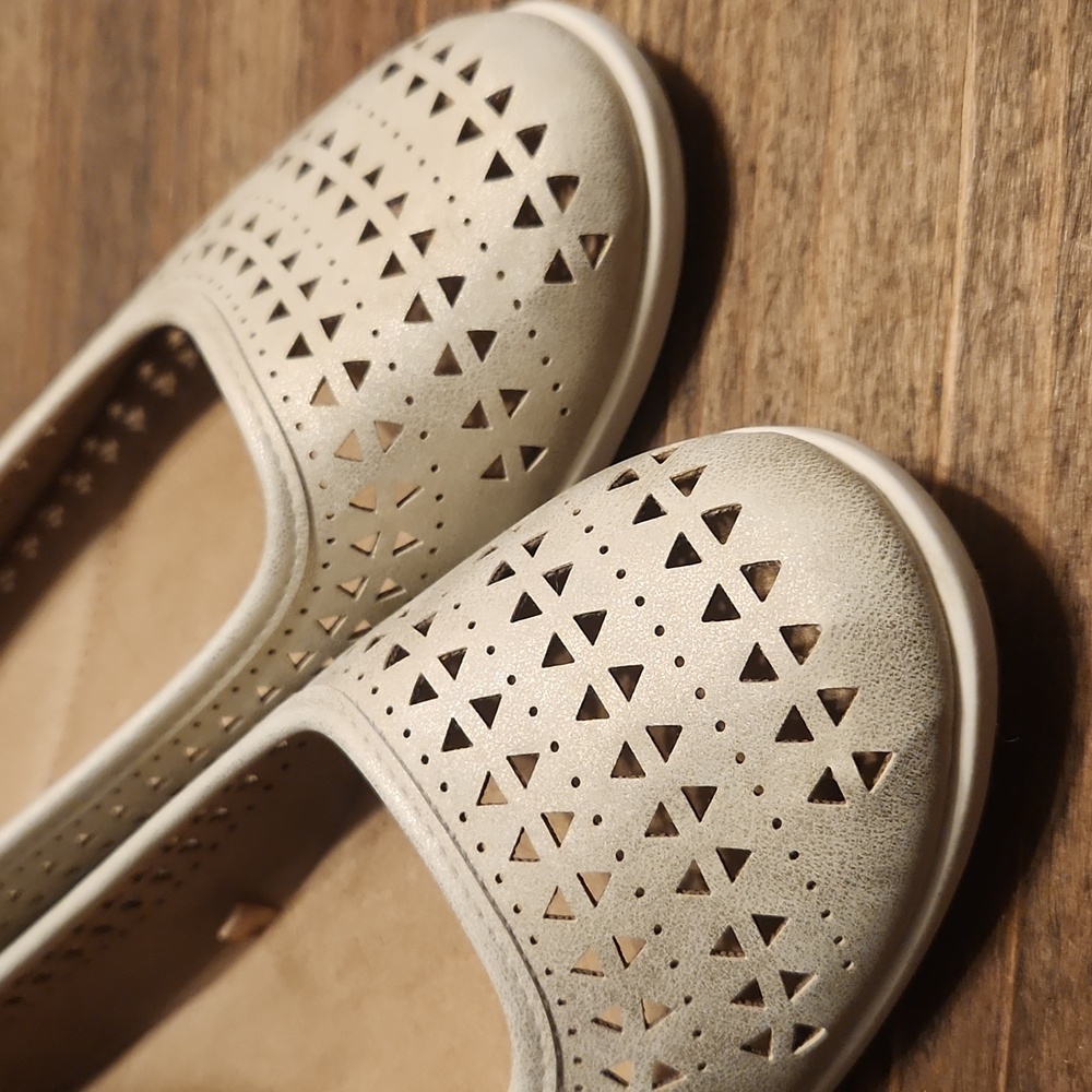 Cliffs By White Mountain Cut-Out Flats, Size 10M - Picture 4 of 9